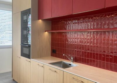 La nouvelle cuisine de la Cave de la Côte à Tolochenaz, par les architectes de Conceptia.